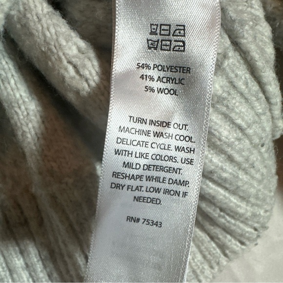 Sincerely Jules Wool Sweater Cropped Chunky Gray Cable Knit - Picture 4 of 5